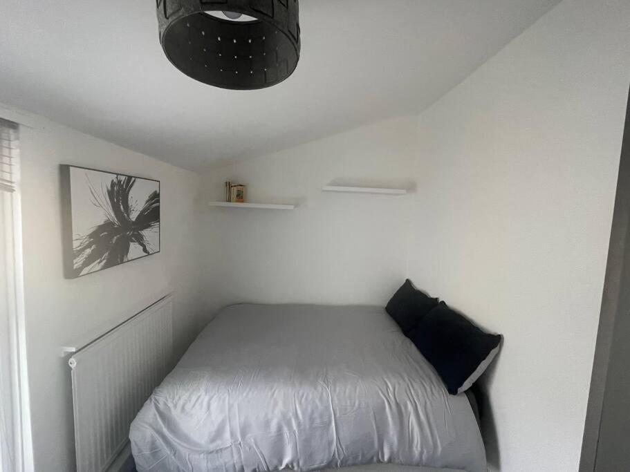 3 Bedroom House In ダートフォード エクステリア 写真